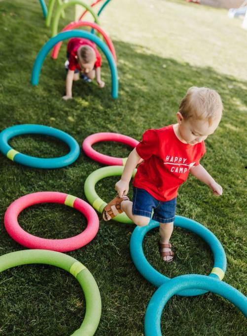 https://eslovobstaclerace.se/wp-content/uploads/2025/09/diy-obstacle-courses-for-kids-pool-noodles-1.jpg